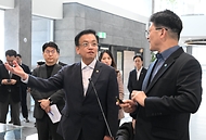 최상목 대통령 권한대행 부총리 겸 기획재정부 장관, 이차전지 재자원화 기업 현장방문 및 간담회 사진 11