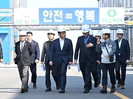 최상목 대통령 권한대행 부총리 겸 기획재정부 장관, 이차전지 재자원화 기업 현장방문 및 간담회 사진 1