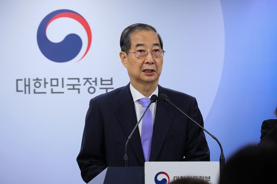 한덕수 대통령 권한대행 국무총리가 24일 세종대로 정부서울청사에서 대국민 담화를 발표하고 있다.