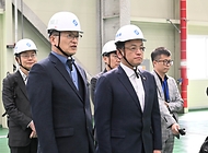 최상목 대통령 권한대행 부총리 겸 기획재정부 장관, 이차전지 재자원화 기업 현장방문 및 간담회 사진 2