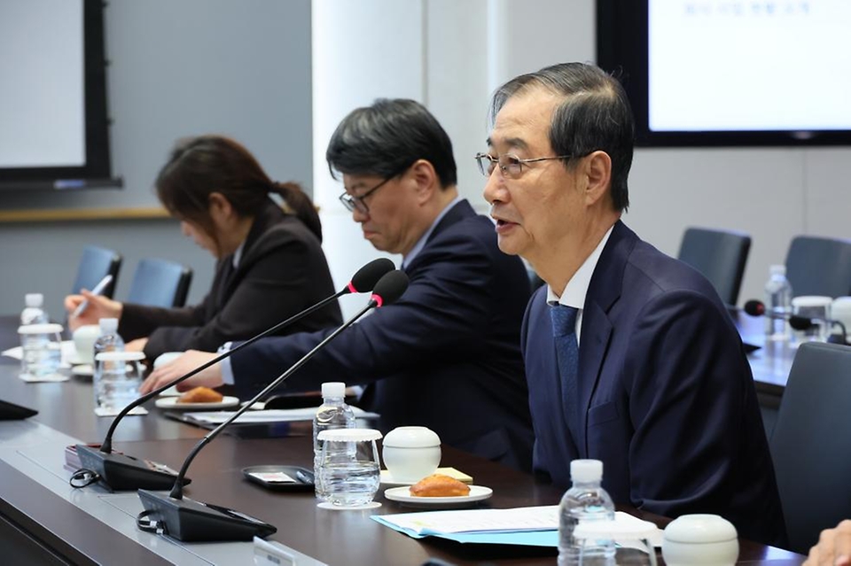 한덕수 대통령 권한대행 국무총리가 31일 경기 이천시 SK 하이닉스 수펙스(SUPEX)센터에서 열린 반도체산업 현장 간담회에서 발언을 하고 있다.