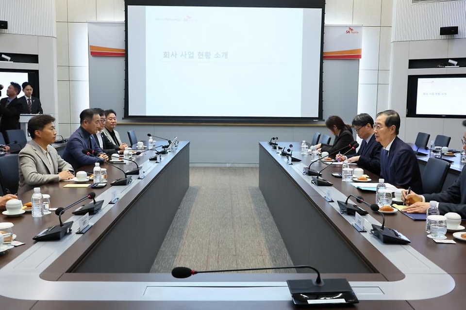 한덕수 대통령 권한대행 국무총리가 31일 경기 이천시 SK 하이닉스 수펙스(SUPEX)센터에서 열린 반도체산업 현장 간담회에서 발언을 하고 있다.