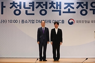 청년정책조정위원회 위원 위촉장 수여식 사진 7