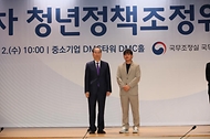 청년정책조정위원회 위원 위촉장 수여식 사진 5