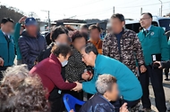 산불 피해 지역 방문 사진 1