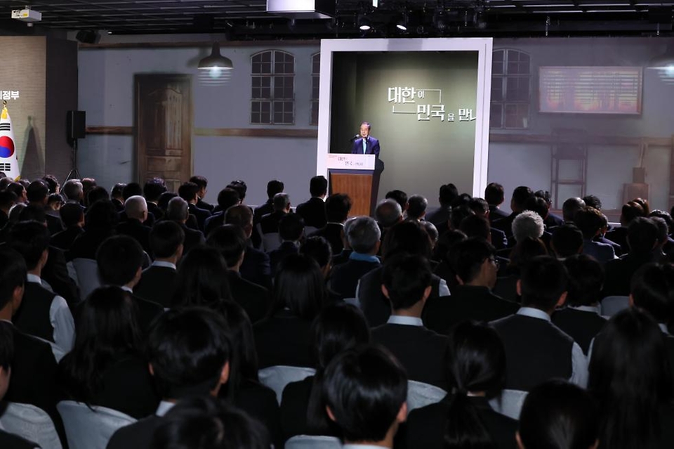한덕수 대통령 권한대행 국무총리가 11일 서대문구 국립대한민국임시정부기념관에서 열린 제106주년 대한민국 임시정부 수립 기념일 정부 기념식에 참석, 기념사를 하고 있다.