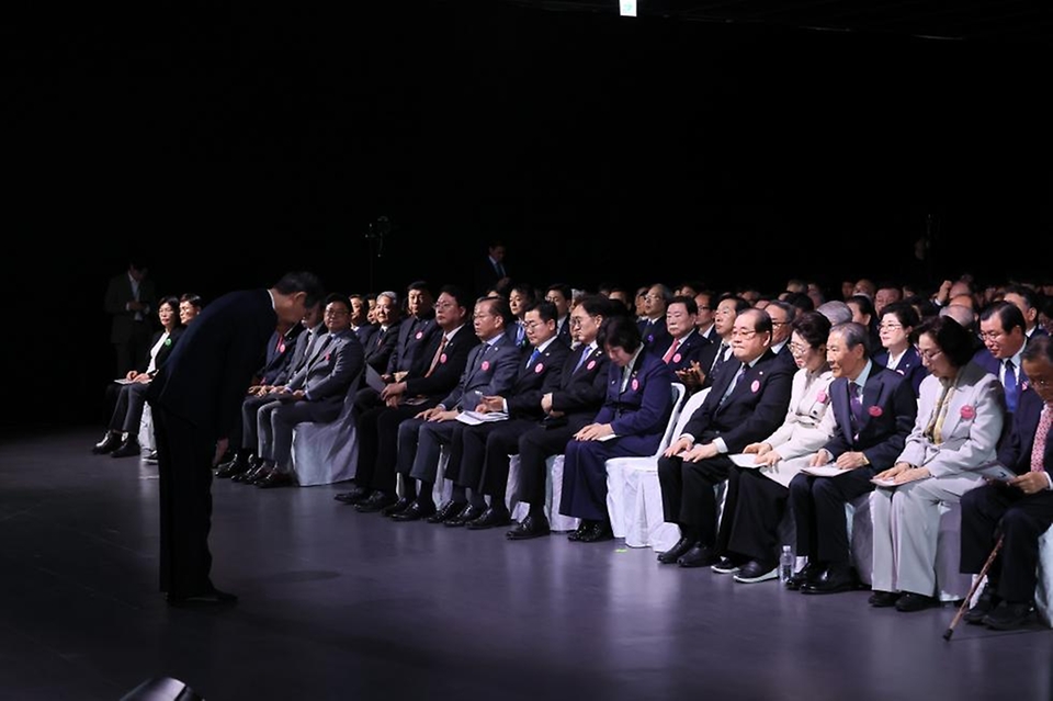 한덕수 대통령 권한대행 국무총리가 11일 서대문구 국립대한민국임시정부기념관에서 열린 제106주년 대한민국 임시정부 수립 기념일 정부 기념식에 참석, 기념사를 하고 있다.