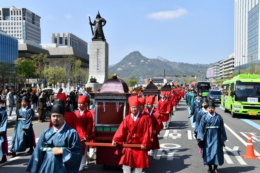 국가유산청은 4월 20일, 5년간의 대규모 수리를 마친 종묘 정전을 공개하고, 창덕궁에 임시로 모셨던 조선 왕과 왕비의 신주들을 본래의 자리로 다시 모시는 '종묘 정전 환안제 및 준공 기념식'을 개최하였다.