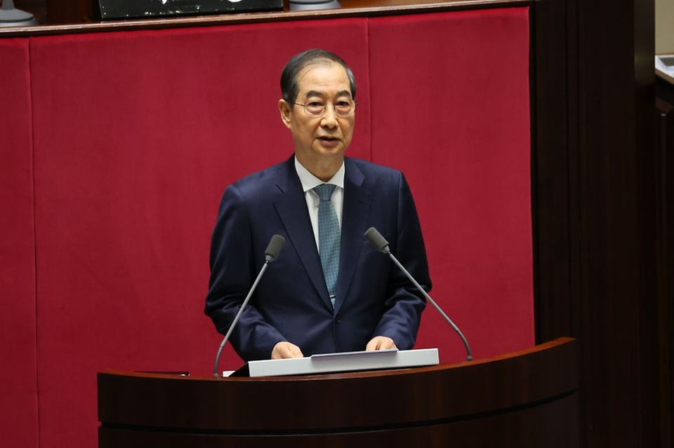 한덕수 대통령 권한대행 국무총리가 24일 여의도 국회 본회의장에서 추가경정예산안 시정연설을 하고 있다.