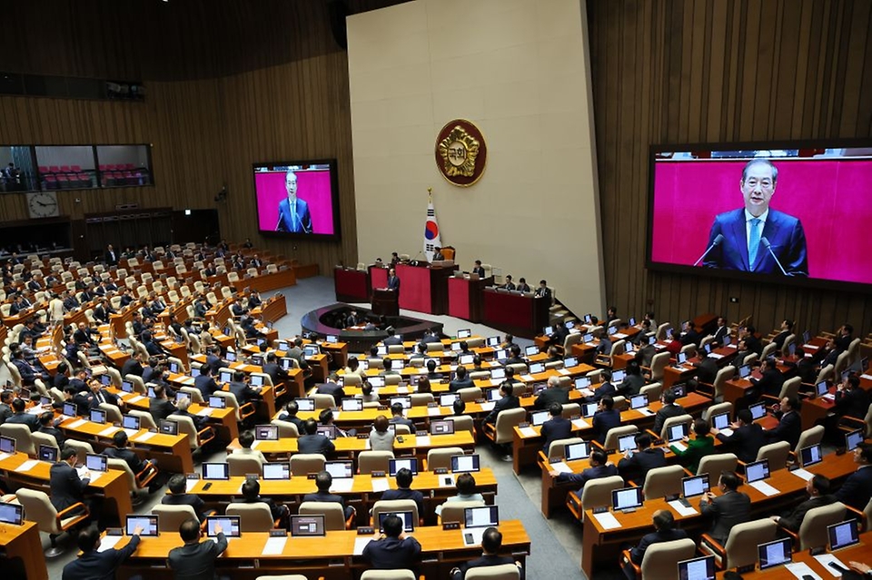 한덕수 대통령 권한대행 국무총리가 24일 여의도 국회 본회의장에서 추가경정예산안 시정연설을 하고 있다.