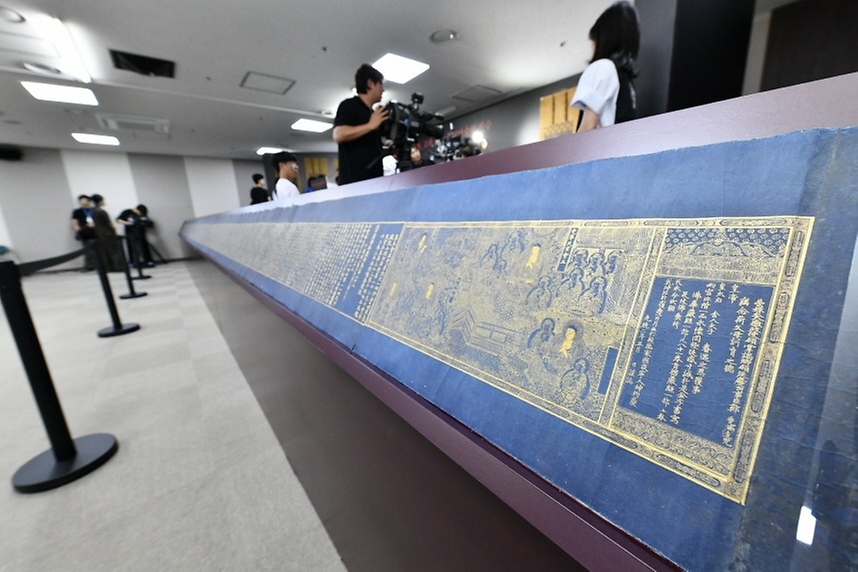 국가유산청(청장 최응천)은 국외소재문화유산재단(이사장 김정희)과 함께 7월 8일 국립고궁박물관(서울 종로구)에서 일본에서 환수한 <감지금니 대방광불화엄경 주본 권22>와 <시왕도>를 언론에 최초로 공개하였다.