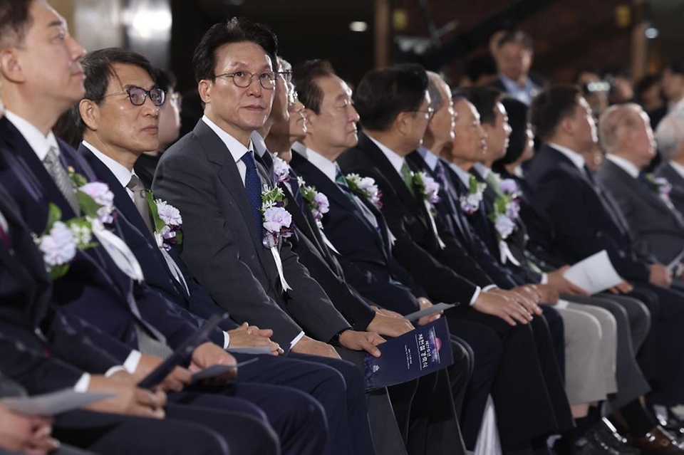 김민석 국무총리가 17일 여의도 국회의사당에서 열린 제77주년 제헌절 경축식에 참석하고 있다.