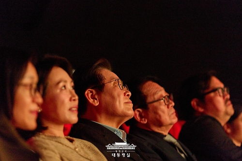 부산국제영화제 상영작 <극장의 시간들> 관람