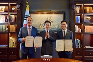 세계경제포럼 의장 접견 사진 8
