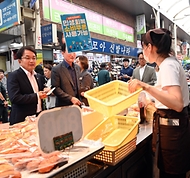 김광용 재난안전관리본부장, 부산시 청년과의 대화 및 명절 맞이 전통시장 물가점검 사진 2