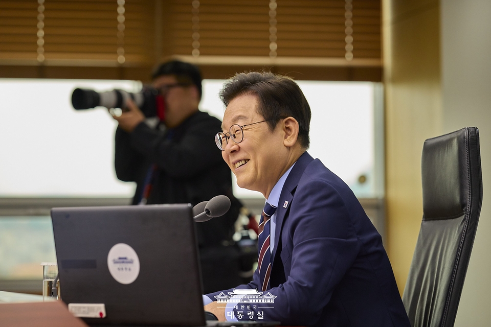 이재명 대통령이 2일 서울 용산 대통령실 청사에서 열린 수석·보좌관회의에서 발언하고 있다.