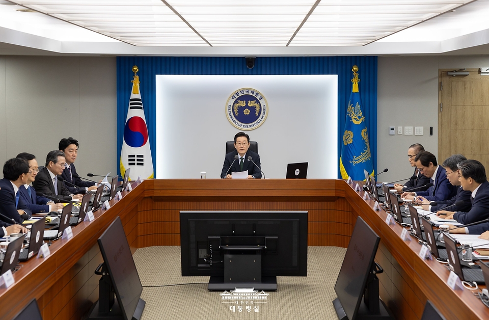 이재명 대통령이 13일 서울 용산 대통령실 청사에서 열린 수석·보좌관회의에서 발언하고 있다.