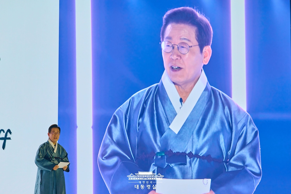 이재명 대통령이 1일 경기 고양시 킨텍스에서 열린 대중문화교류위원회 출범식에서 축사를 하고 있다.