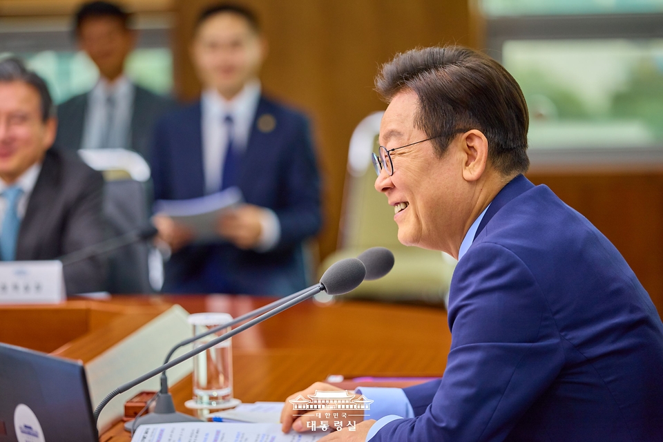 이재명 대통령이 2일 서울 용산 대통령실 청사에서 열린 수석·보좌관회의에서 발언하고 있다.