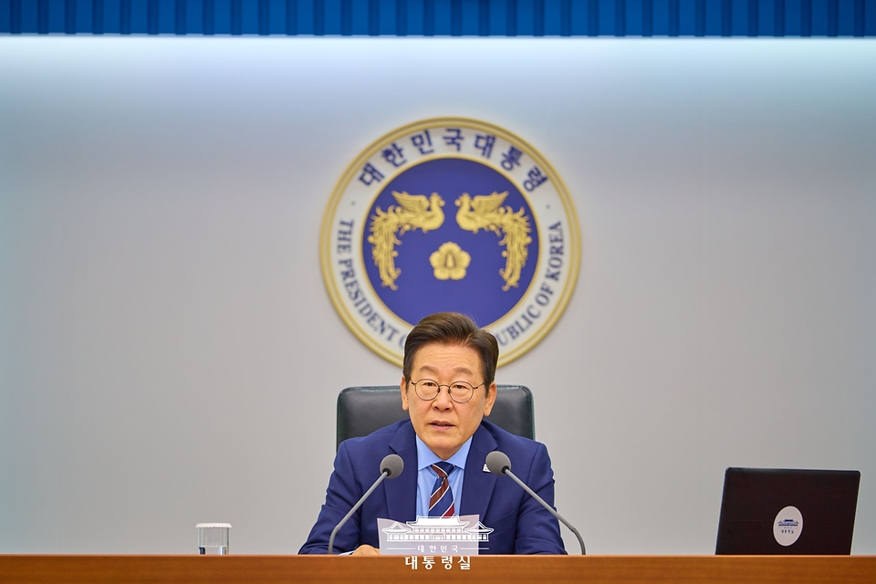 이재명 대통령이 2일 서울 용산 대통령실 청사에서 열린 수석·보좌관회의에서 발언하고 있다.