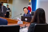 제11차 대통령 주재 수석·보좌관 회의 사진 6