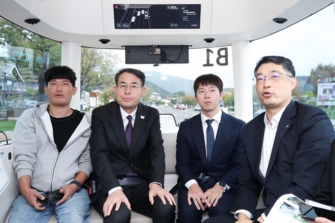 강희업 국토교통부 제2차관은 22일 오후 '2025 경주 APEC' 방한객이 이용할 보문단지, 경주역, 김해공항 등 주요 교통거점의 손님맞이 준비 상황을 최종 점검했다.