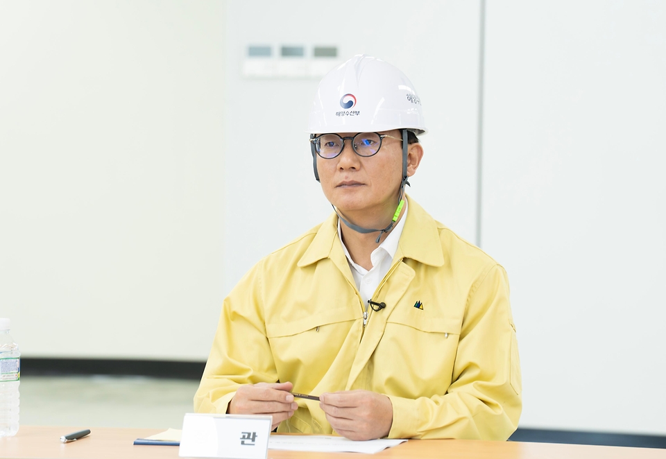 전재수 해양수산부 장관은 10월 22일(수) 해양수산부가 이전할 IM빌딩과 협성타워를 방문하여 공사 진행상황을 점검하고 공사 관계자들을 격려하였다. 