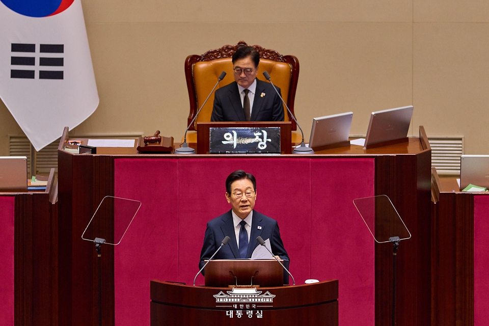 이재명 대통령이 4일 서울 여의도 국회 본회의장에서 2026년도 예산안 및 기금운용계획안에 대한 시정연설을 하고 있다.