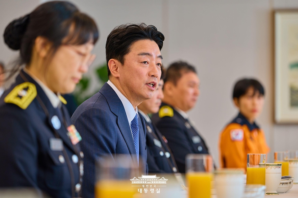 강훈식 대통령 비서실장이 5일 서울 용산 대통령실 청사에서 열린 소방 공무원 격려 오찬에서 발언을 하고 있다.