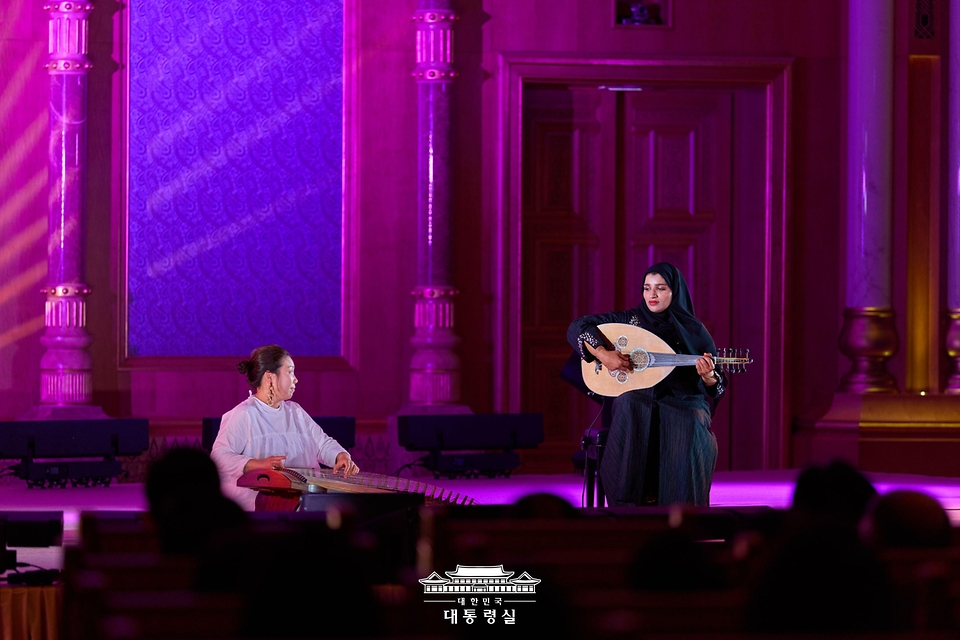 18일(현지시간) 아부다비 대통령궁에서 '문화, UAE와 한국을 잇다' 한-UAE 문화교류 행사가 진행되고 있다.