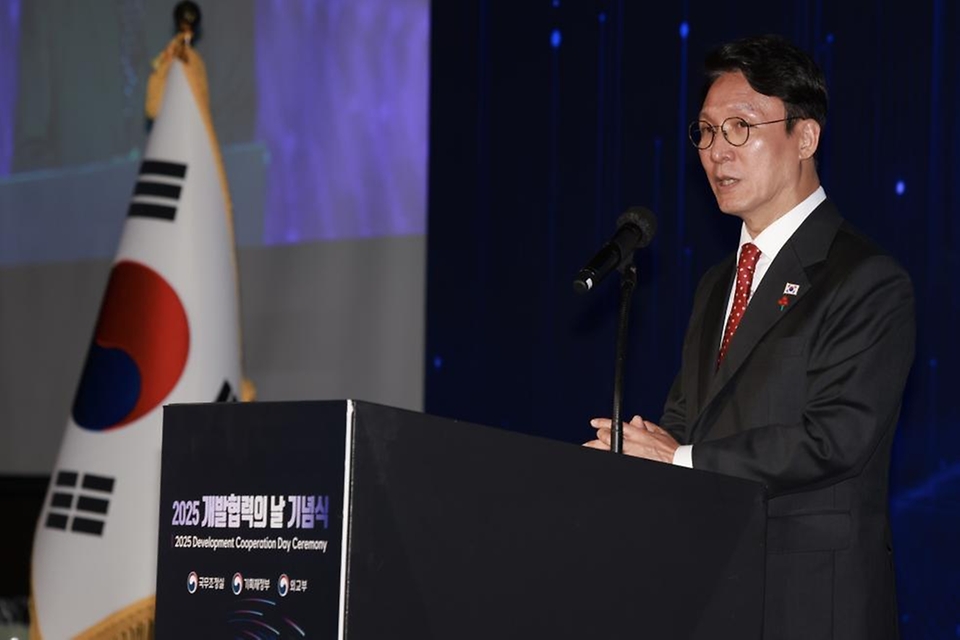김민석 국무총리가 25일 중구 플라자호텔에서 열린 개발협력의 날 기념식에 참석, 기념사를 하고 있다.