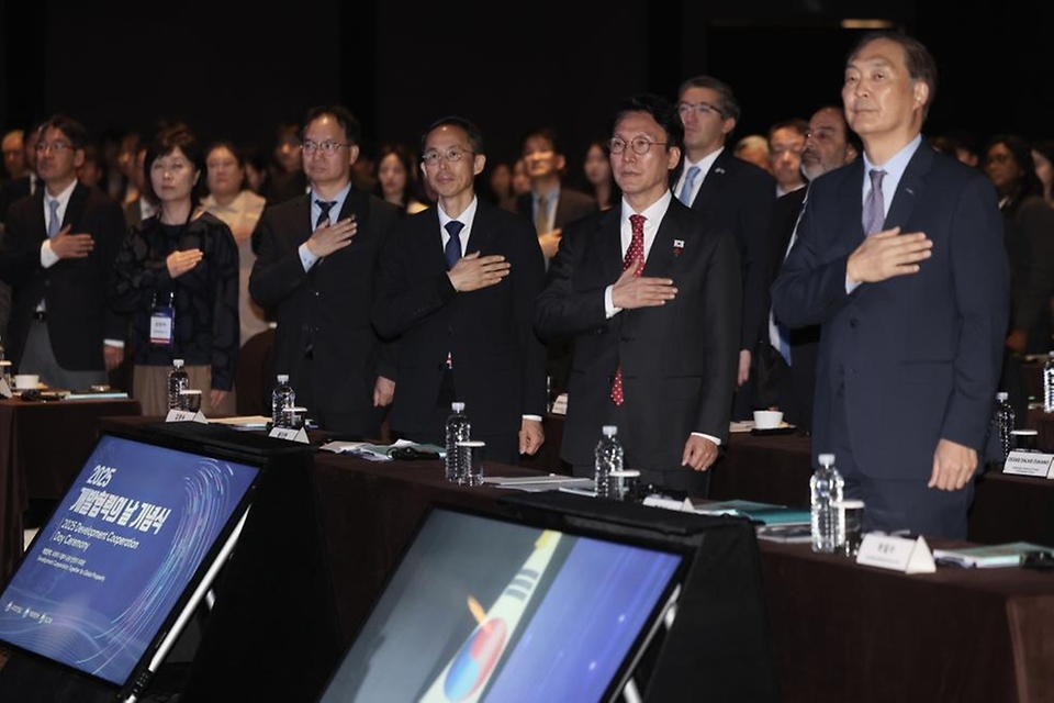 김민석 국무총리가 25일 중구 플라자호텔에서 열린 개발협력의 날 기념식에 참석, 기념사를 하고 있다.