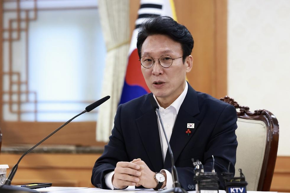 김민석 국무총리가 3일 세종대로 정부서울청사에서 열린 노동안전 현안 점검회의를 주재하고 있다.