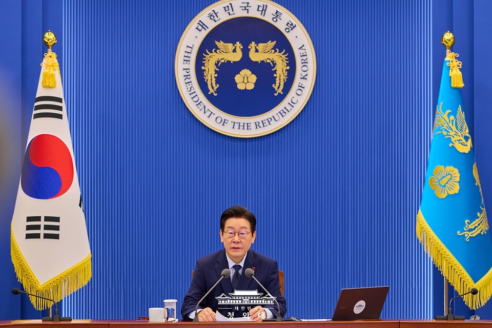 이재명 대통령이 1월 8일 청와대에서 열린 수석보좌관회의에서 발언하고 있다.