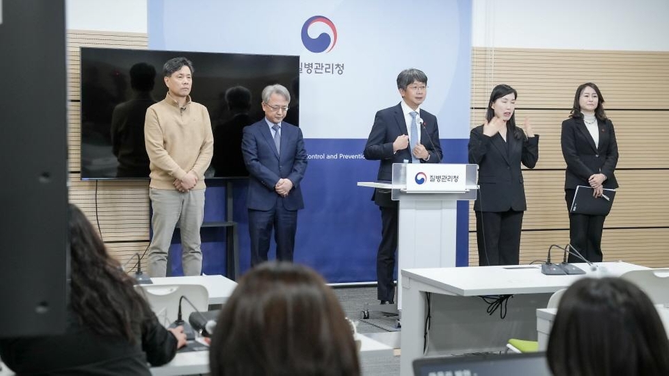 질병관리청과 대한심폐소생협회는 1월 29일 '2025년 한국 심폐소생술 가이드라인'을 발표했다. 이번 가이드라인은 기존 '2020년 한국 심폐소생술 가이드라인'('21.3. 발행)을 기반으로 하되, 국내·외 최신 연구 결과 등을 반영해 개정했으며, 총 7개의 전문위원회를 구성해 16개 전문단체, 73명의 전문가가 참여했다.