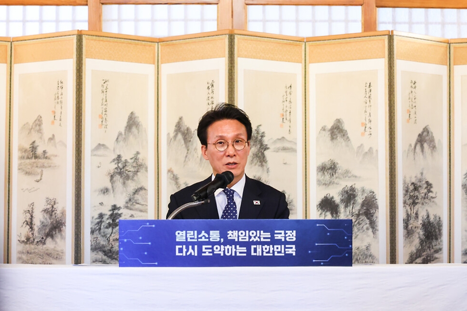 김민석 국무총리가 2월 2일 삼청동 총리서울공관에서 열린 출입기자단 간담회에서 발언을 하고 있다.