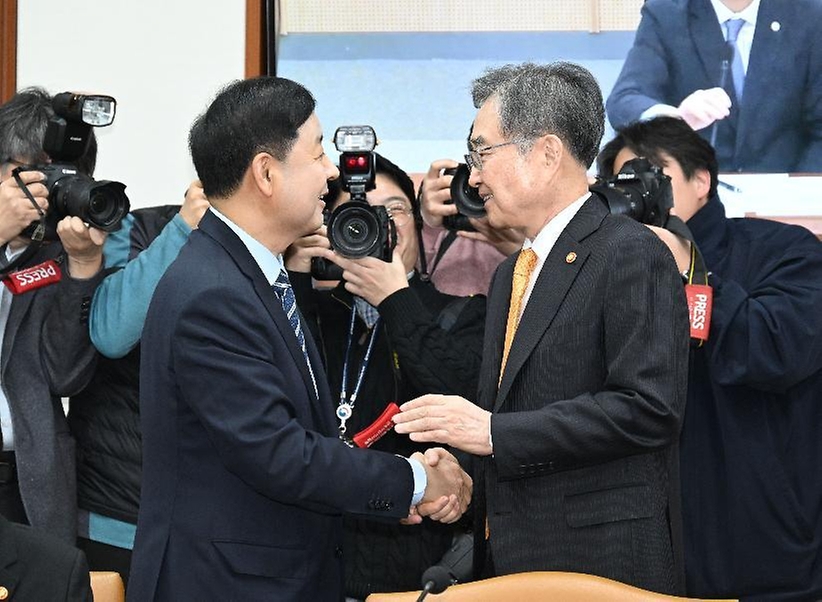 구윤철 부총리 겸 재정경제부 장관이 2월 10일 서울 종로구 정부서울청사에서 열린 대외경제장관회의를 주재, 모두발언을 하고 있다.