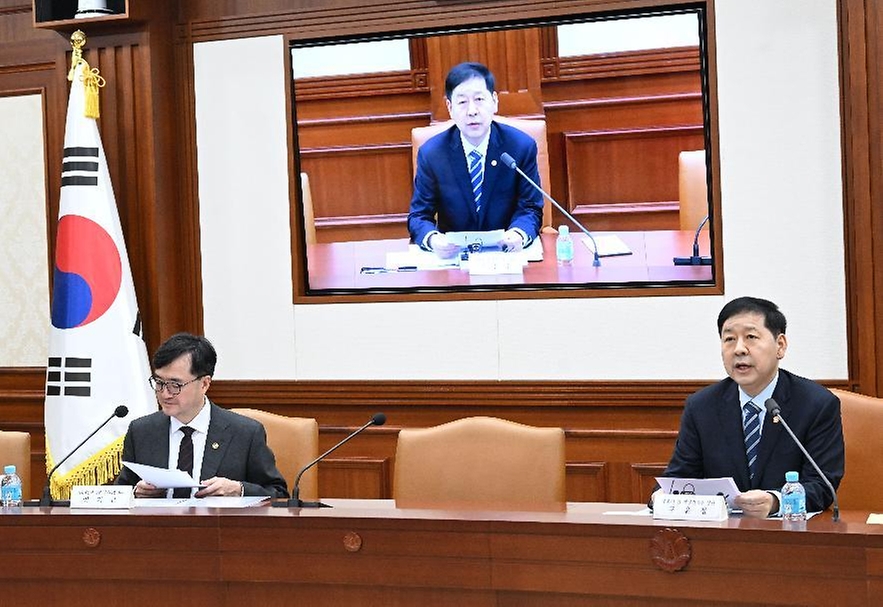 구윤철 부총리 겸 재정경제부 장관이 2월 10일 서울 종로구 정부서울청사에서 열린 대외경제장관회의를 주재, 모두발언을 하고 있다.