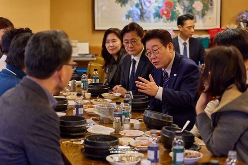 청와대 인근 오찬