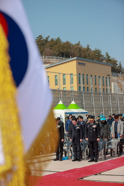 3월 4일 전라남도 목포시 허사도에서 국내 최대 규모의 해양경찰정비창 준공 및 출범 기념식이 진행되고 있다.
