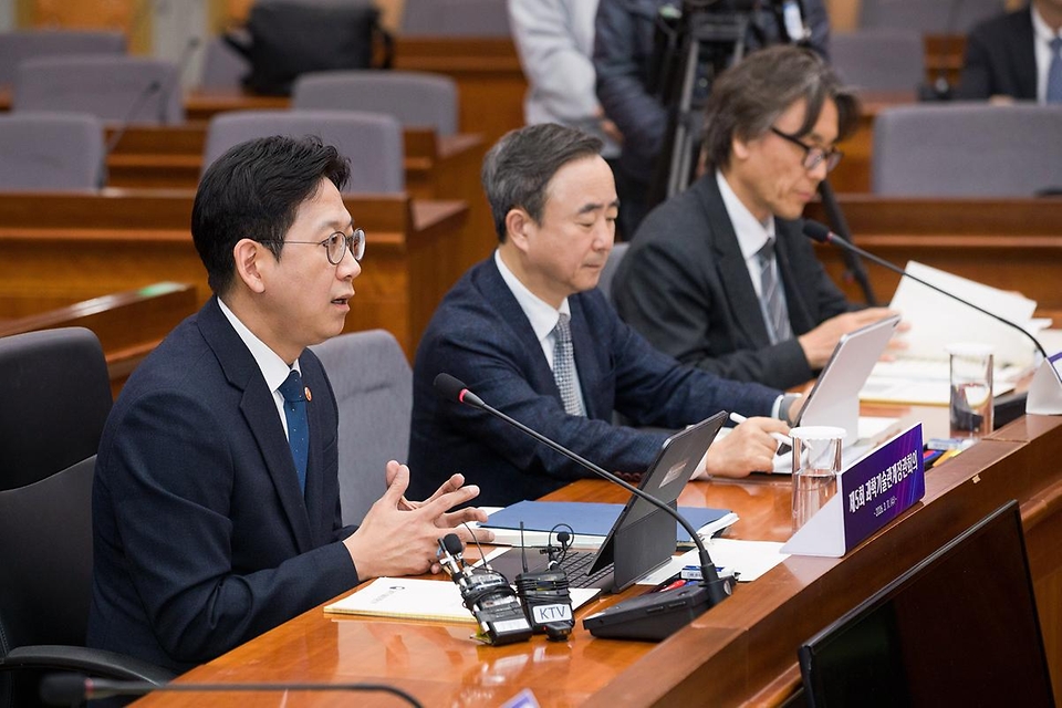 배경훈 부총리 겸 과학기술정보통신부 장관이 3월 11일 서울 종로구 정부서울청사 별관 국제회의실에서 '제5회 과학기술관계장관회의'를 주재하고 있다.