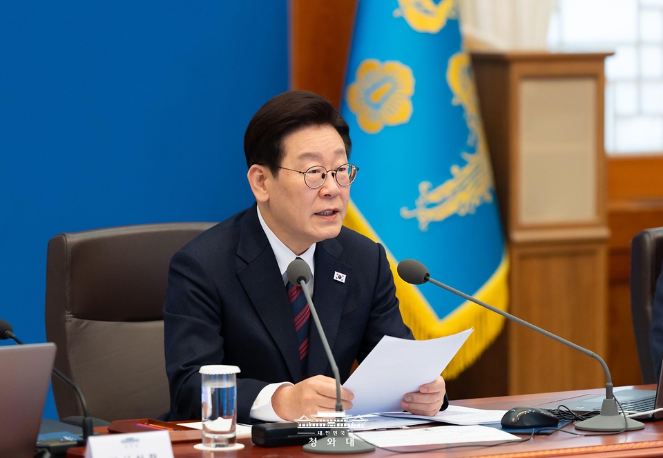 이재명 대통령이 3월 19일 청와대에서 열린 수석보좌관회의에서 발언하고 있다.