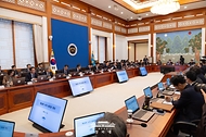 제28차 대통령 주재 수석·보좌관 회의 사진 5