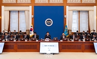 제28차 대통령 주재 수석·보좌관 회의 사진 6