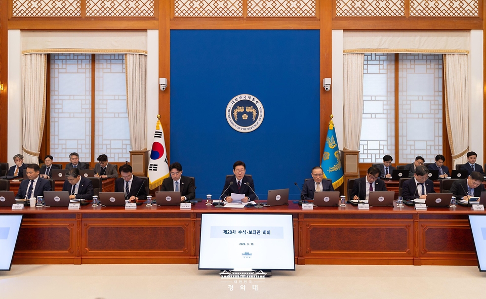 이재명 대통령이 3월 19일 청와대에서 수석보좌관회의를 주재하고 있다.