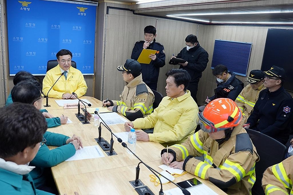 윤호중 행정안전부 장관이 3월 20일 대전 대덕구에서 발생한 공장화재 현장을 방문해 사고 수습과 인명 수색·구조 상황에 총력 지원하고 있다.