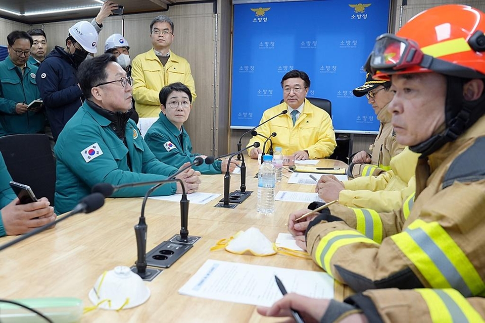 윤호중 행정안전부 장관이 3월 20일 대전 대덕구에서 발생한 공장화재 현장을 방문해 사고 수습과 인명 수색·구조 상황에 총력 지원하고 있다.