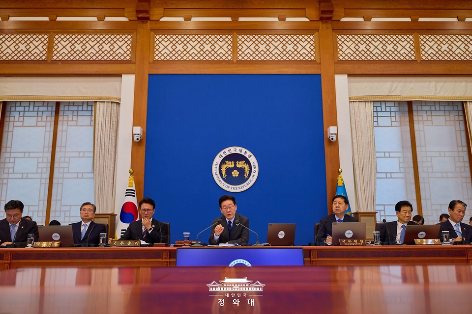 이재명 대통령이 3월 24일 청와대에서 열린 국무회의에서 발언하고 있다.