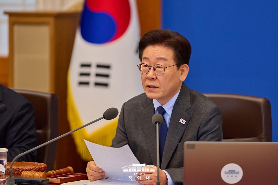 이재명 대통령이 3월 24일 청와대에서 열린 국무회의에서 발언하고 있다.