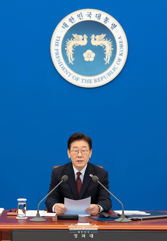 이재명 대통령이 3월 26일 청와대에서 열린 비상경제점검회의에서 발언하고 있다.